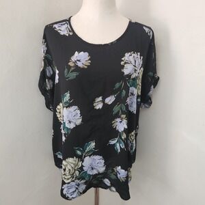 Maurices Women Black Lavender Floral Short Sleeve Zip Back Blouse 1X Plus Size